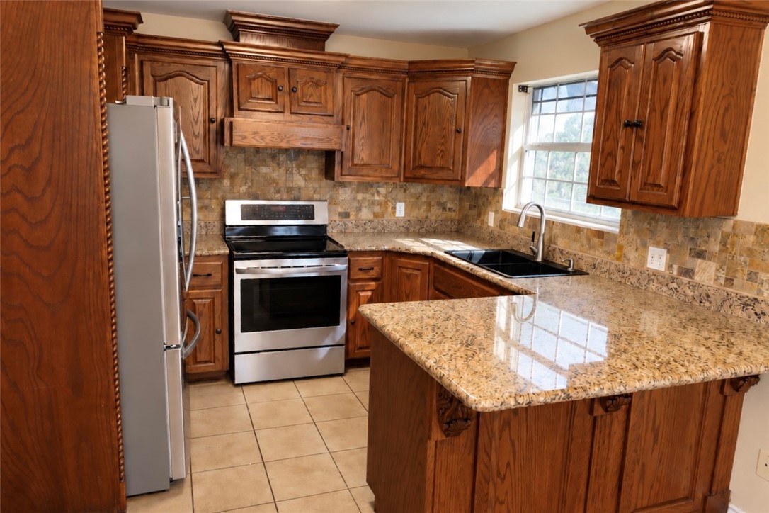 2103 Margaret Property Photo 4