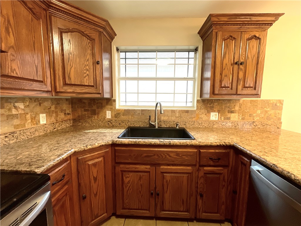 2103 Margaret Property Photo 5