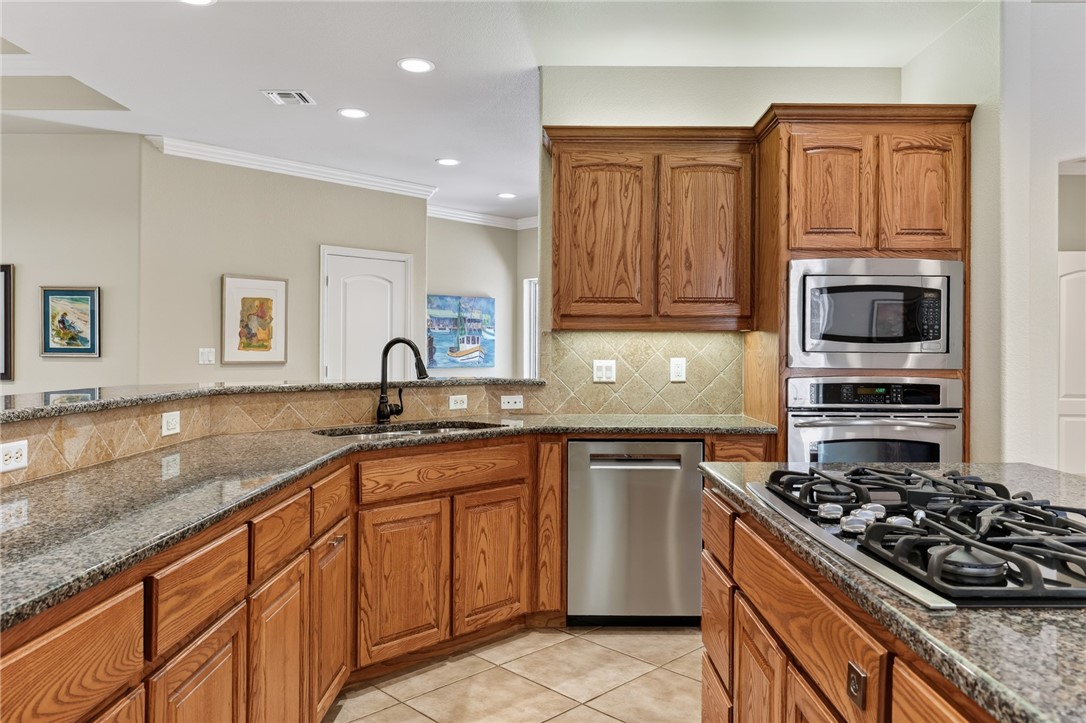 6 Saint Andrews Pl Property Photo 12