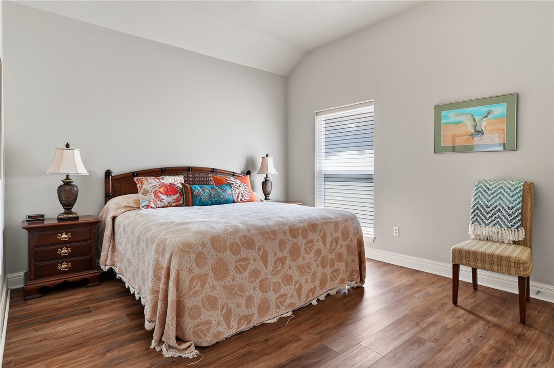 6 Saint Andrews Pl Property Photo 19