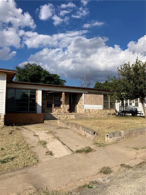 607 Caylor Property Photo 1