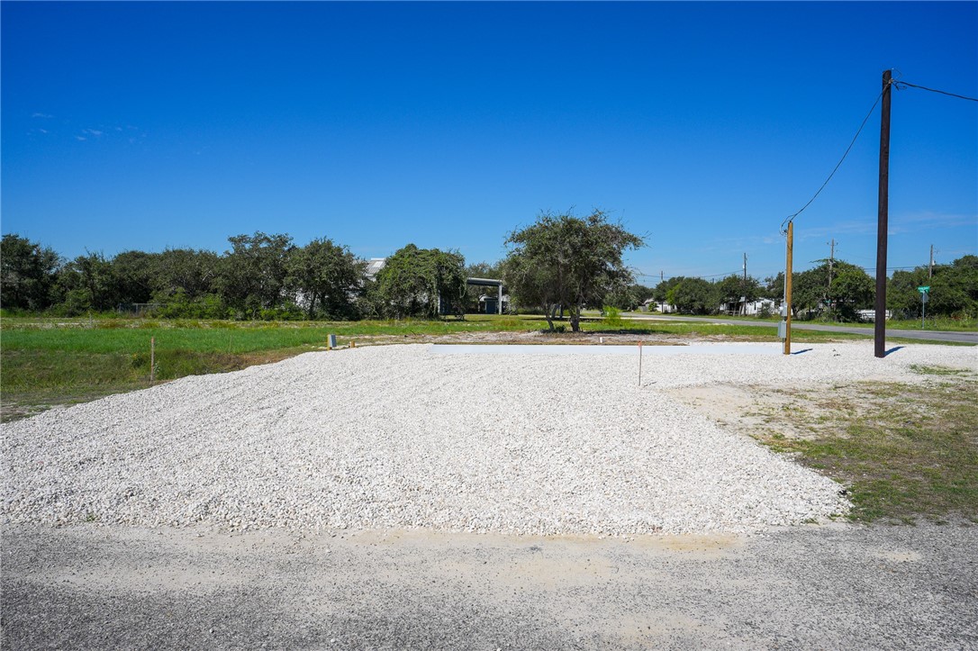 902 S Hood Property Photo 10