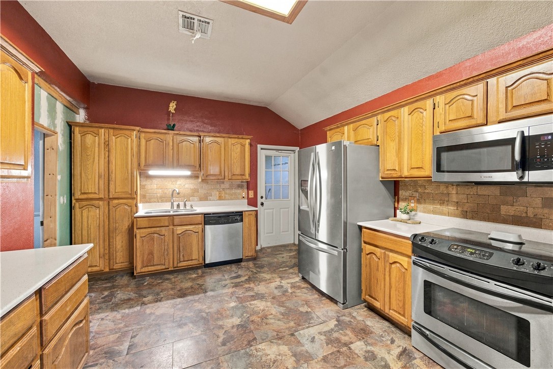 7013 Glasgow Dr Property Photo 8