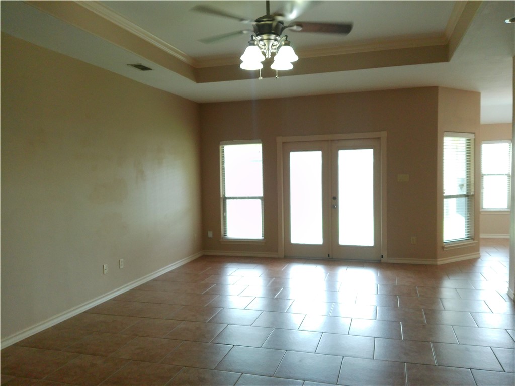 2514 Windblown Dr Property Photo 2