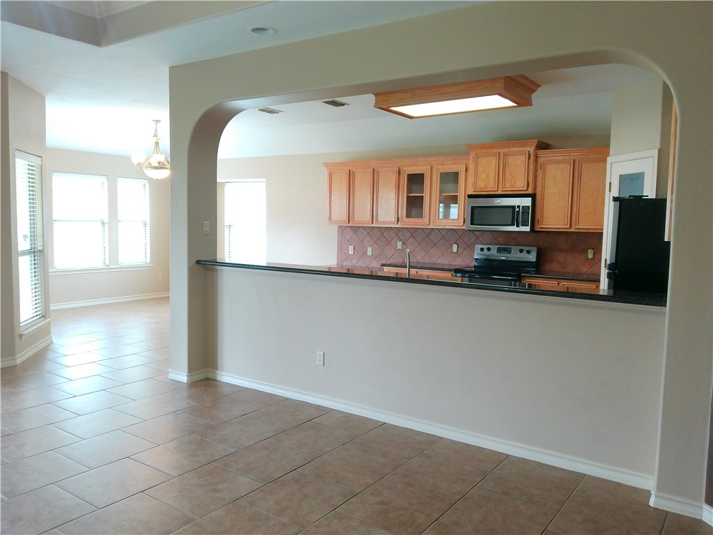 2514 Windblown Dr Property Photo 3