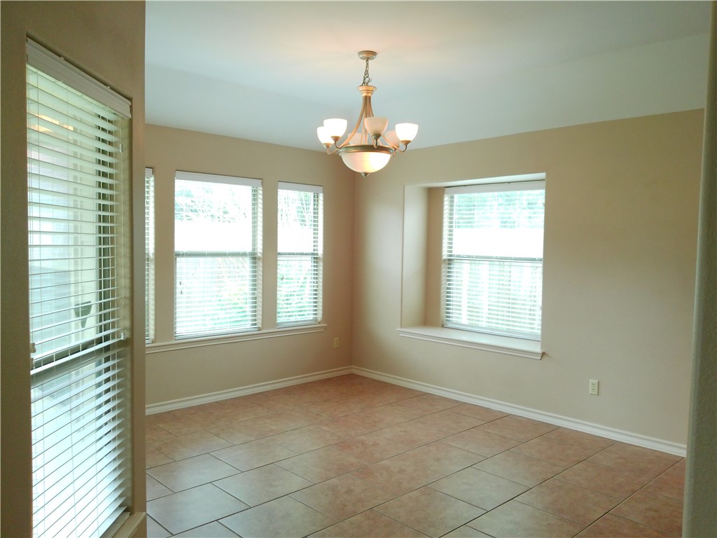 2514 Windblown Dr Property Photo 4