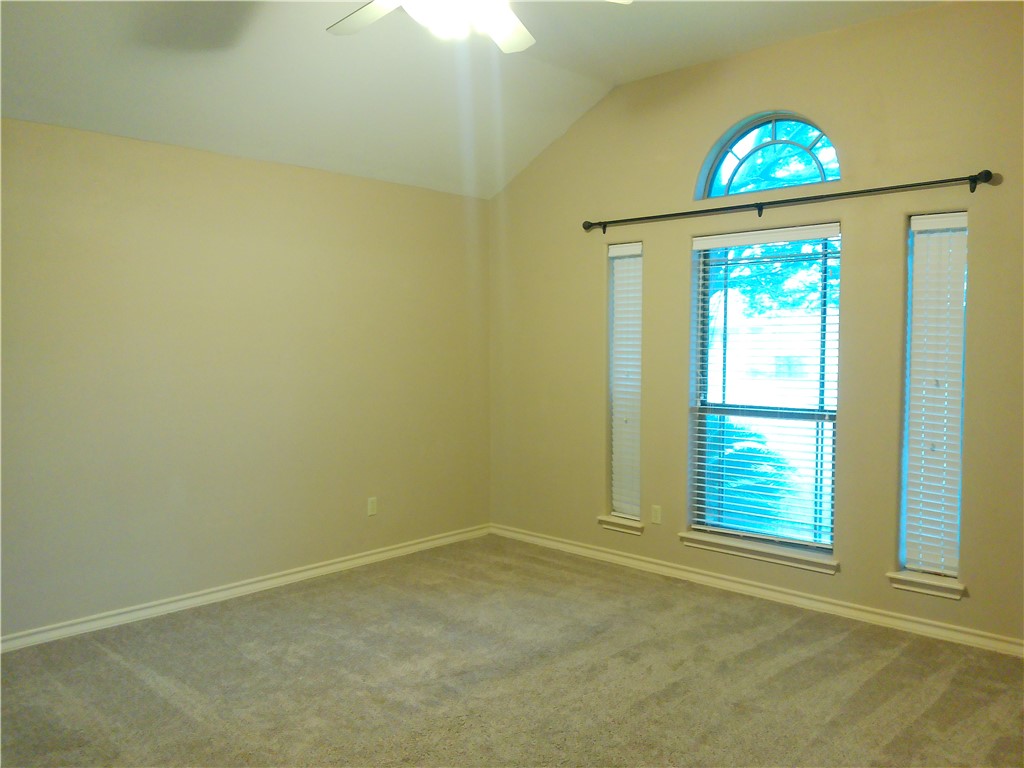 2514 Windblown Dr Property Photo 5