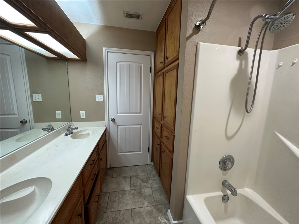4525 Wapentate Dr Property Photo 15