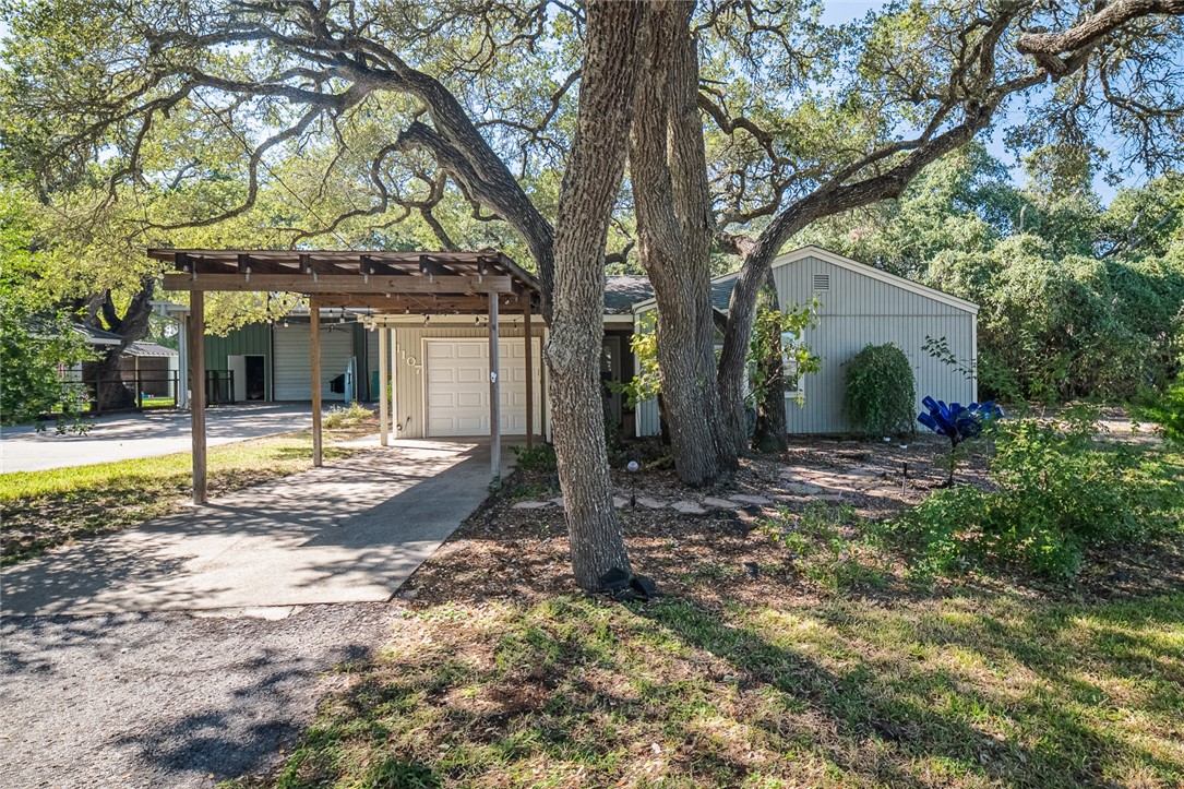 1107 Wood St Property Photo 1