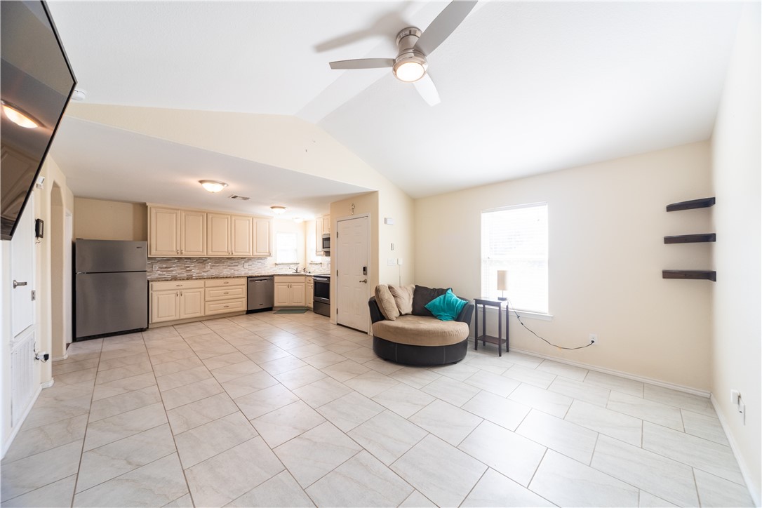 1142 Patton St Property Photo 3