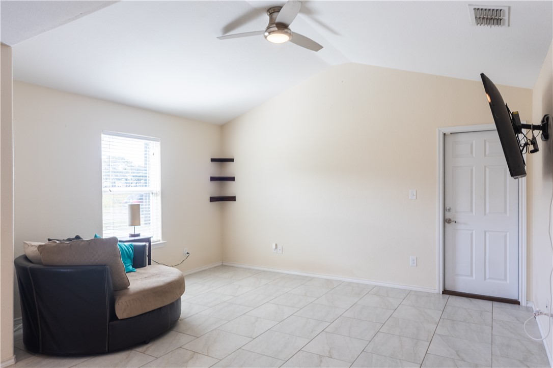 1142 Patton St Property Photo 5