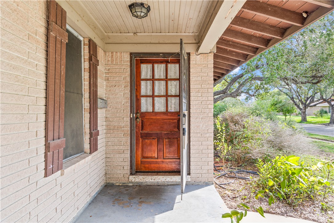 826 Stembridge St Property Photo 6