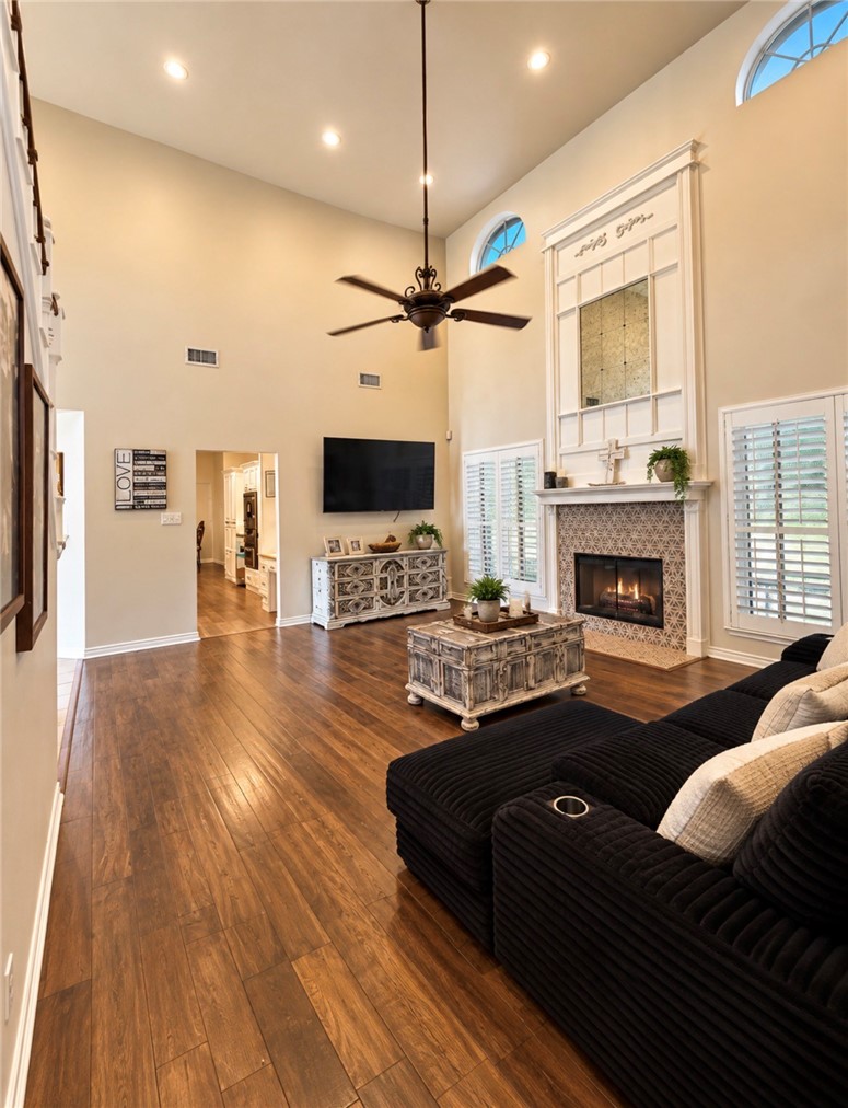 483990 Property Photo 3