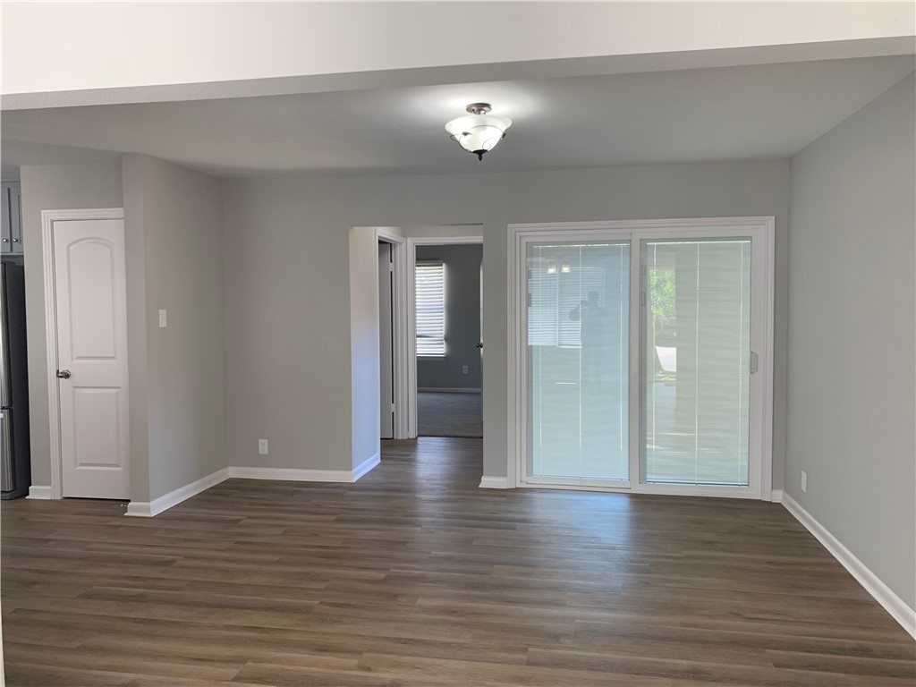 904 Cunningham St Property Photo 3