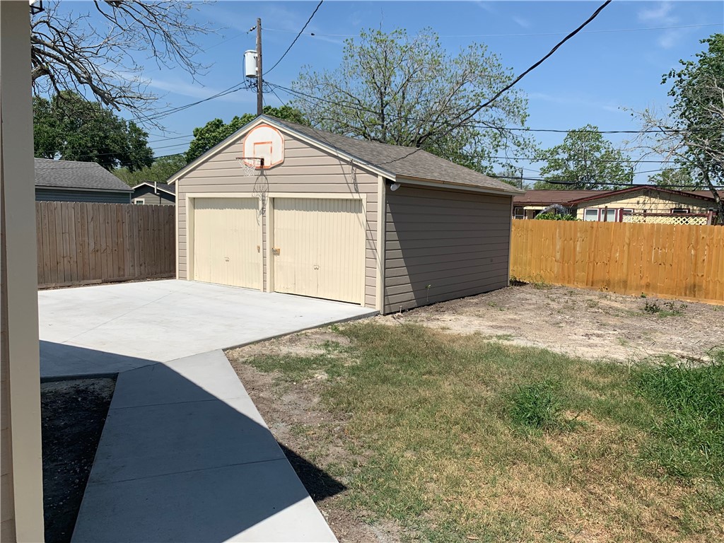 904 Cunningham St Property Photo 16