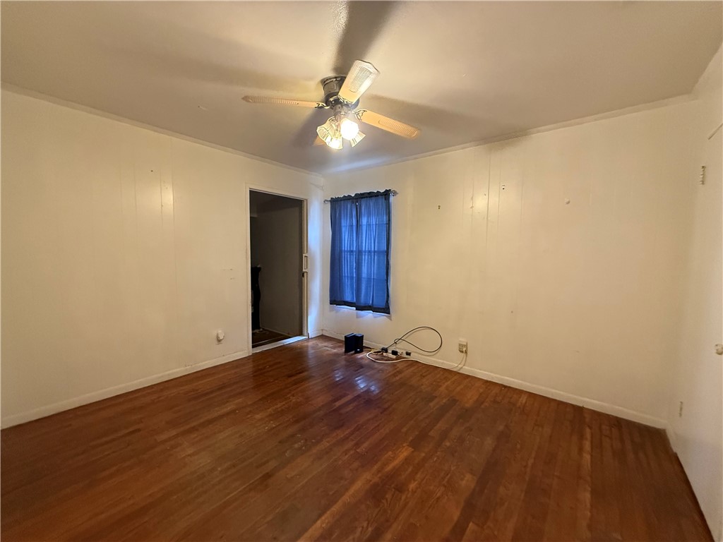 912 N Almond St Property Photo 17