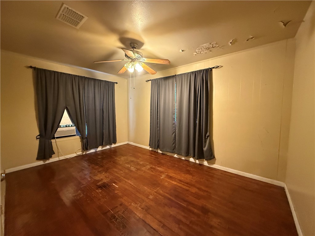 912 N Almond St Property Photo 18