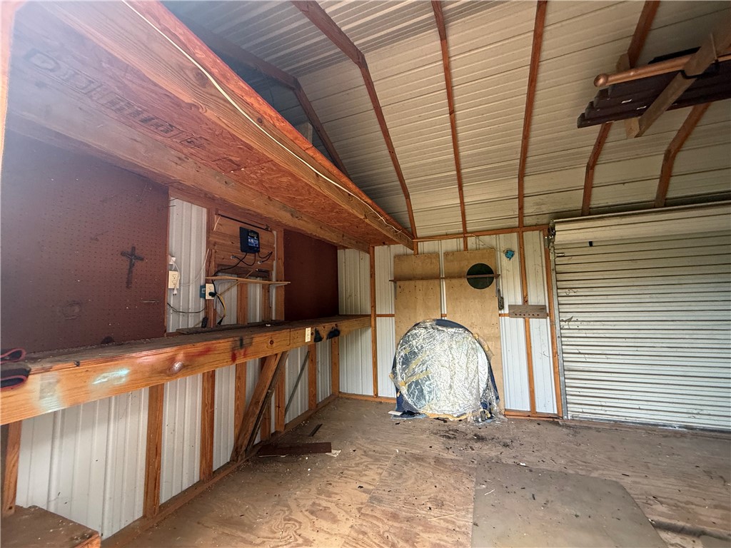 912 N Almond St Property Photo 24