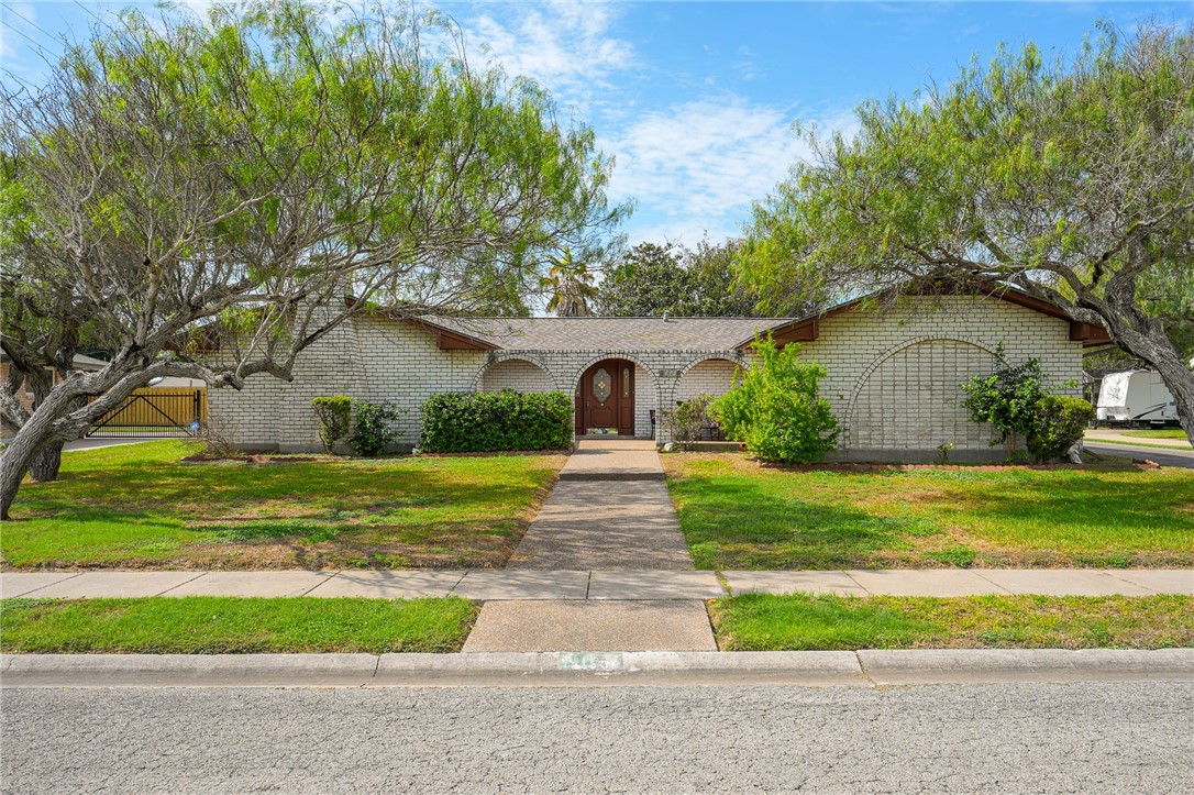 109 Granby Pl Property Photo 1