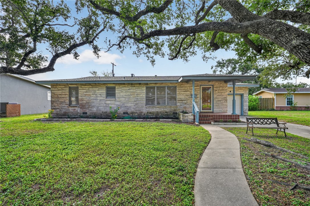 360 Woodlawn St Property Photo 1