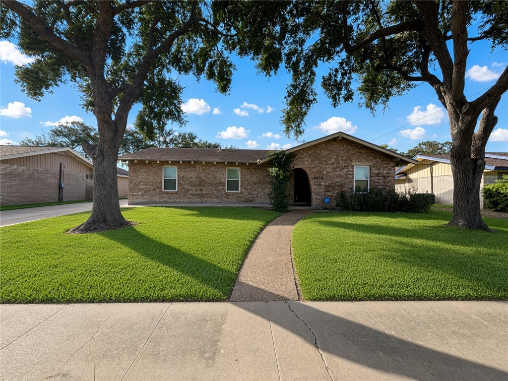 4925 Trinity Dr Property Photo 1