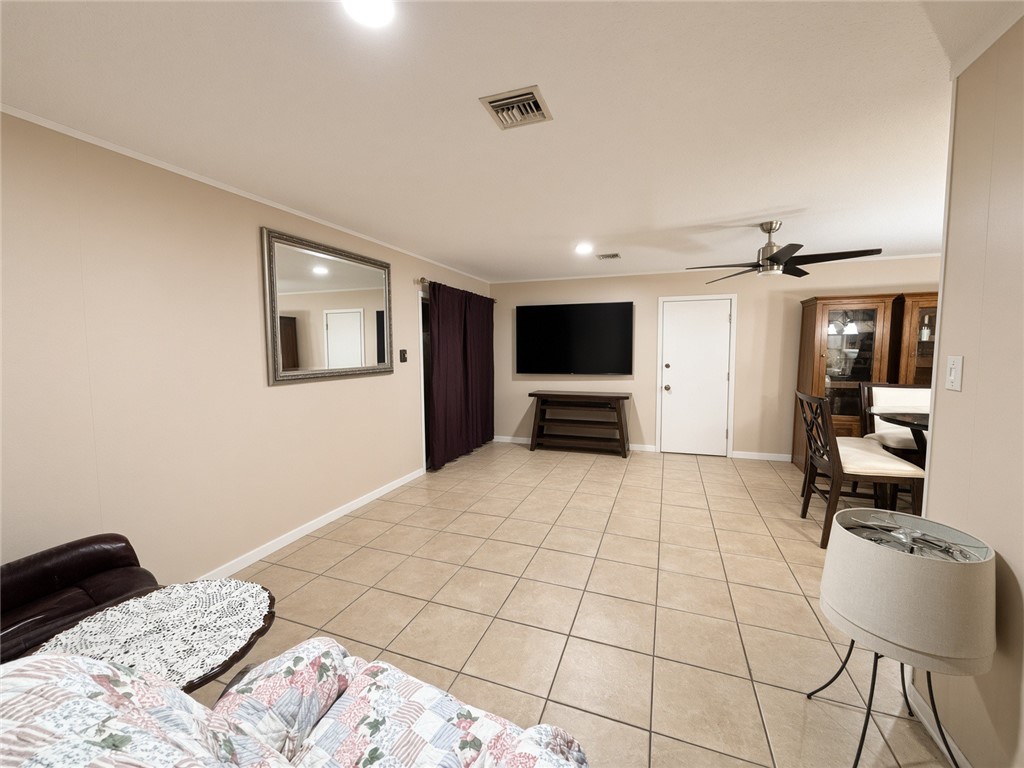4925 Trinity Dr Property Photo 3