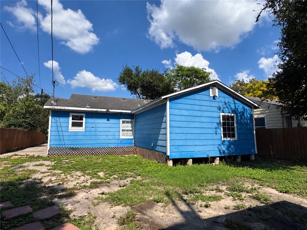 1236 Catherine Dr Property Photo 3