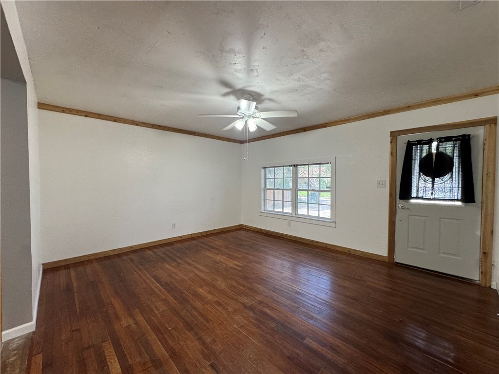 1236 Catherine Dr Property Photo 6