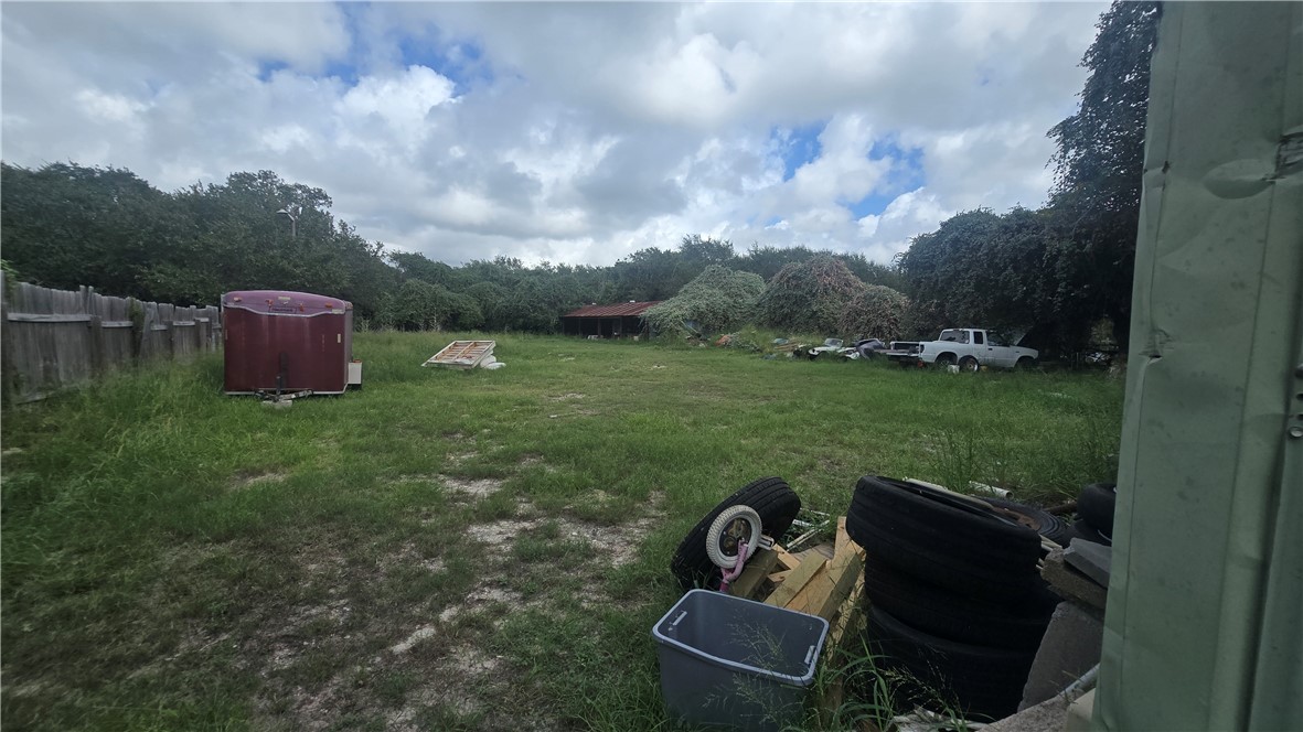 2082 4th St Property Photo 2