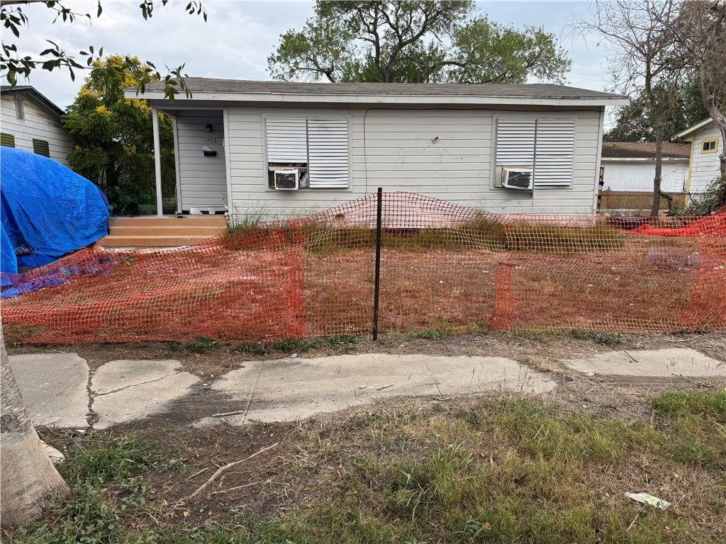 1706 Birch Pl Property Photo 1