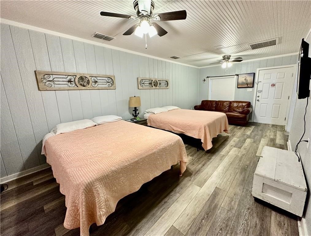 3302,3304 Surfside Blvd Property Photo 5