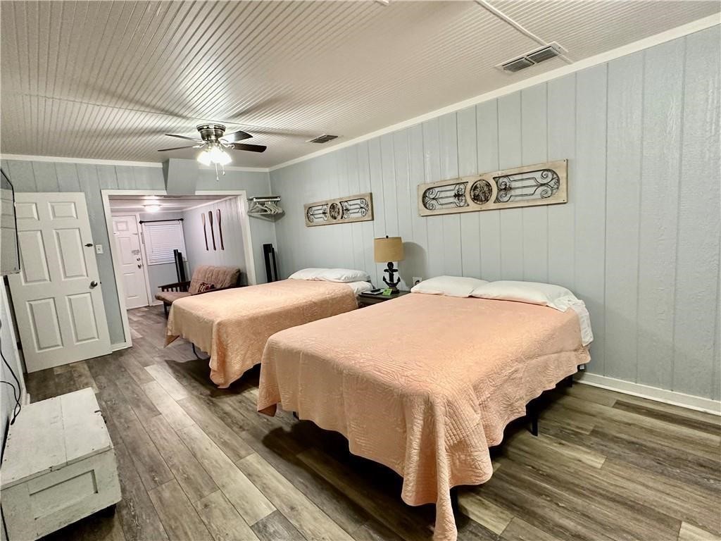 3302,3304 Surfside Blvd Property Photo 6