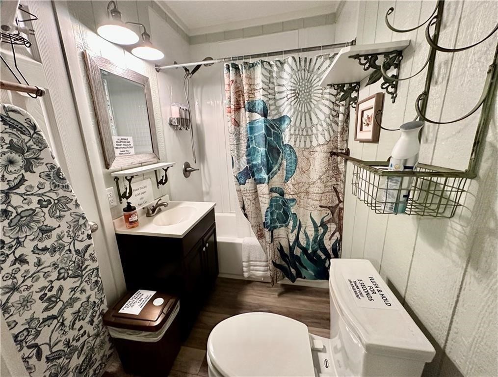 3302,3304 Surfside Blvd Property Photo 7