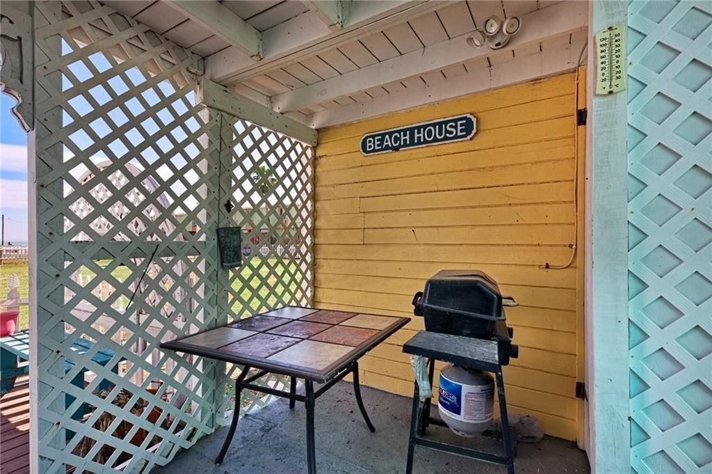 3302,3304 Surfside Blvd Property Photo 10