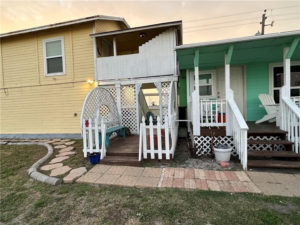 3302,3304 Surfside Blvd Property Photo 11