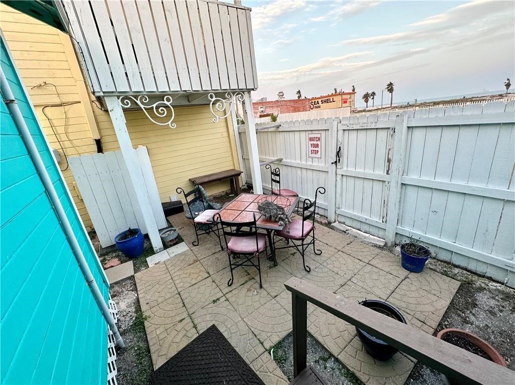 3302,3304 Surfside Blvd Property Photo 22