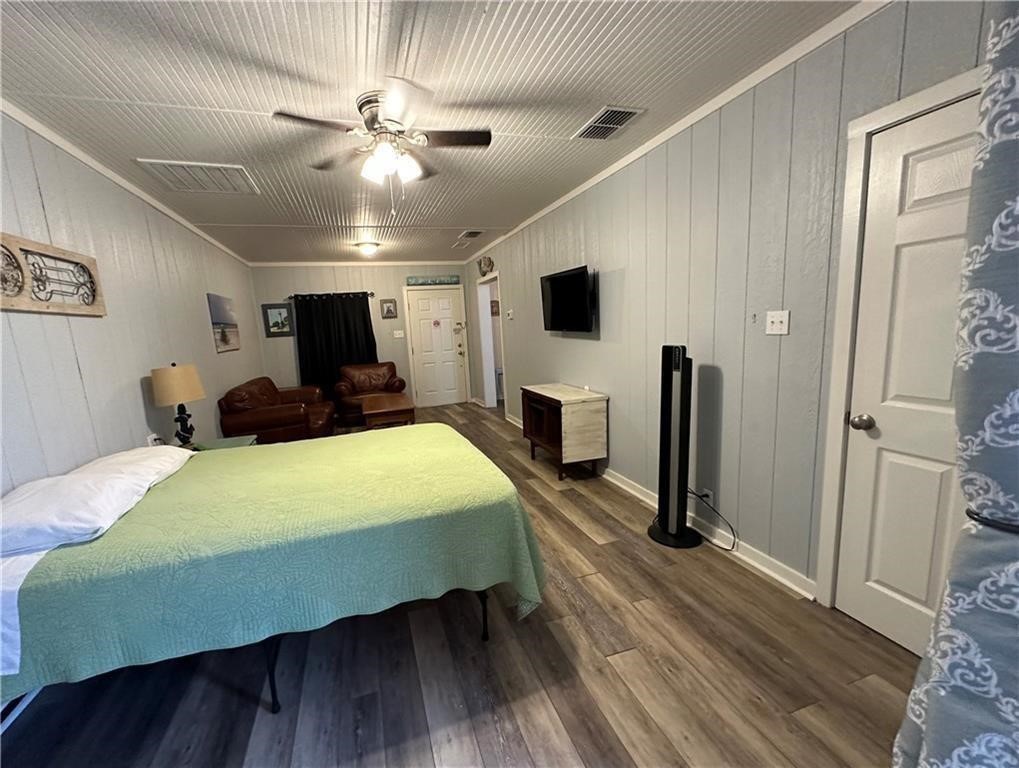 3302,3304 Surfside Blvd Property Photo 23
