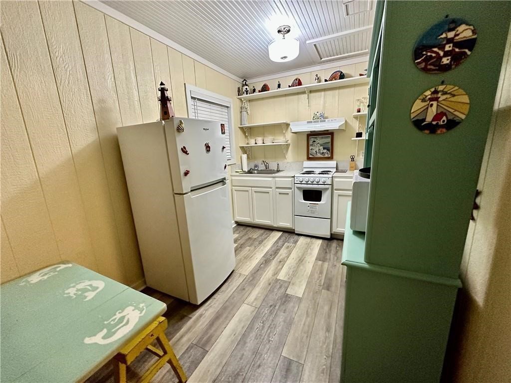 3302,3304 Surfside Blvd Property Photo 26