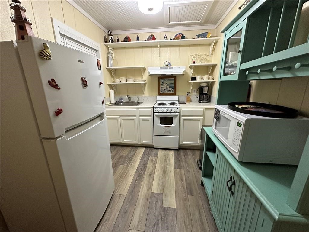 3302,3304 Surfside Blvd Property Photo 27