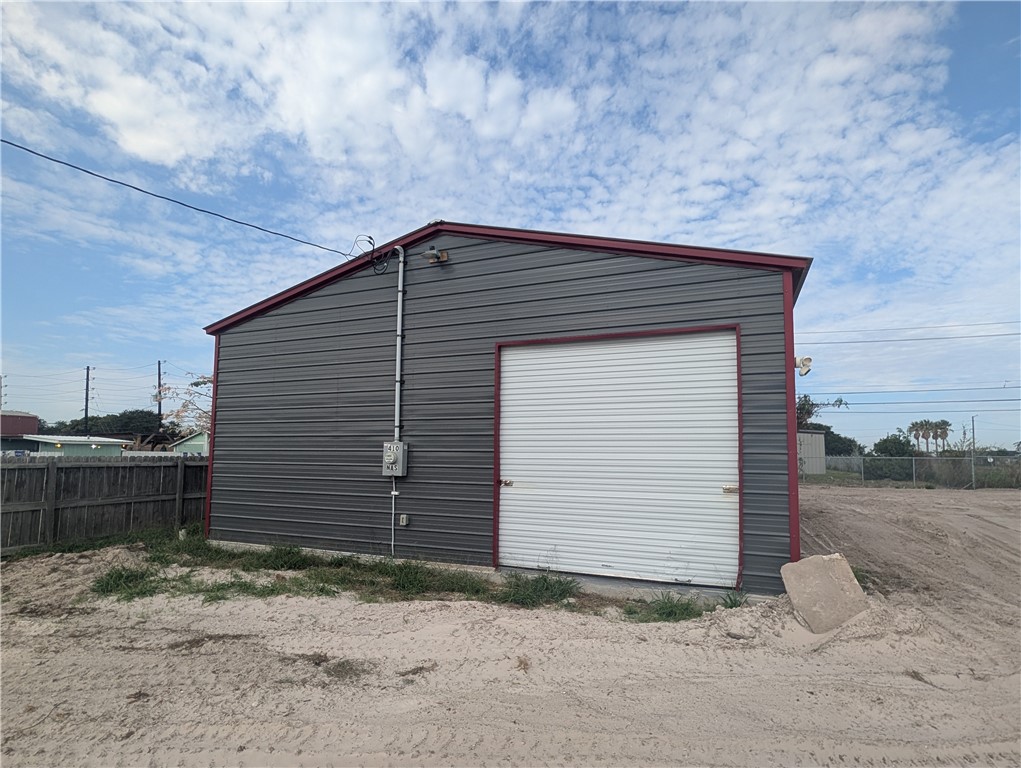 410 Nas Dr Property Photo 1