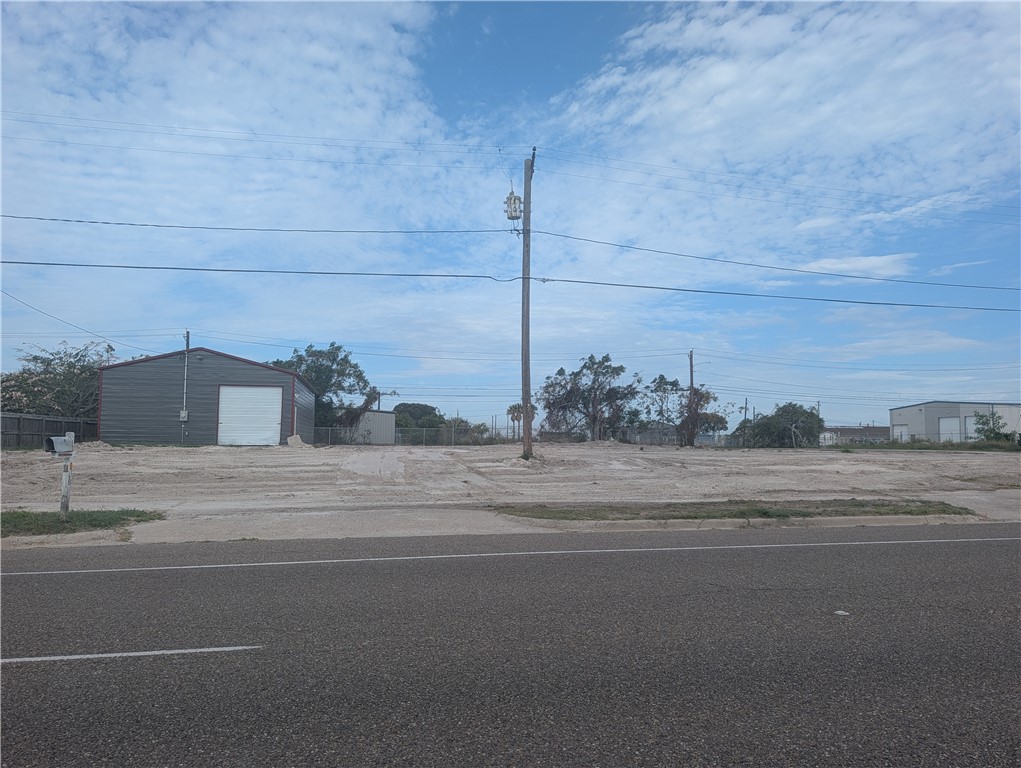 410 Nas Dr Property Photo 2