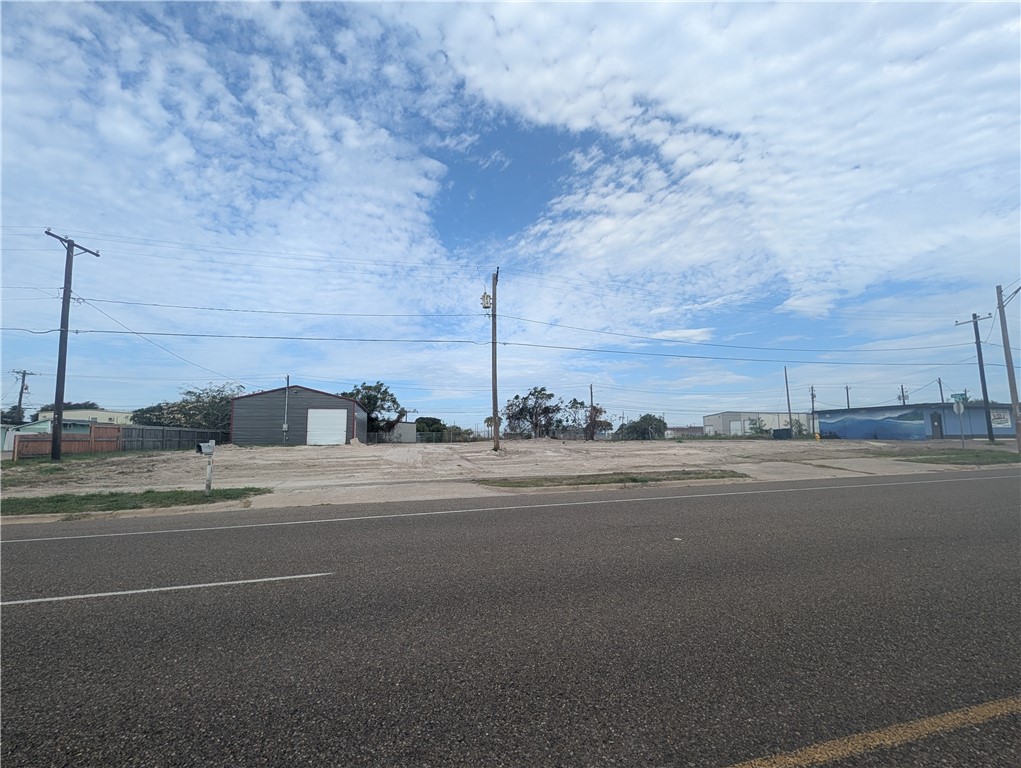 410 Nas Dr Property Photo 3