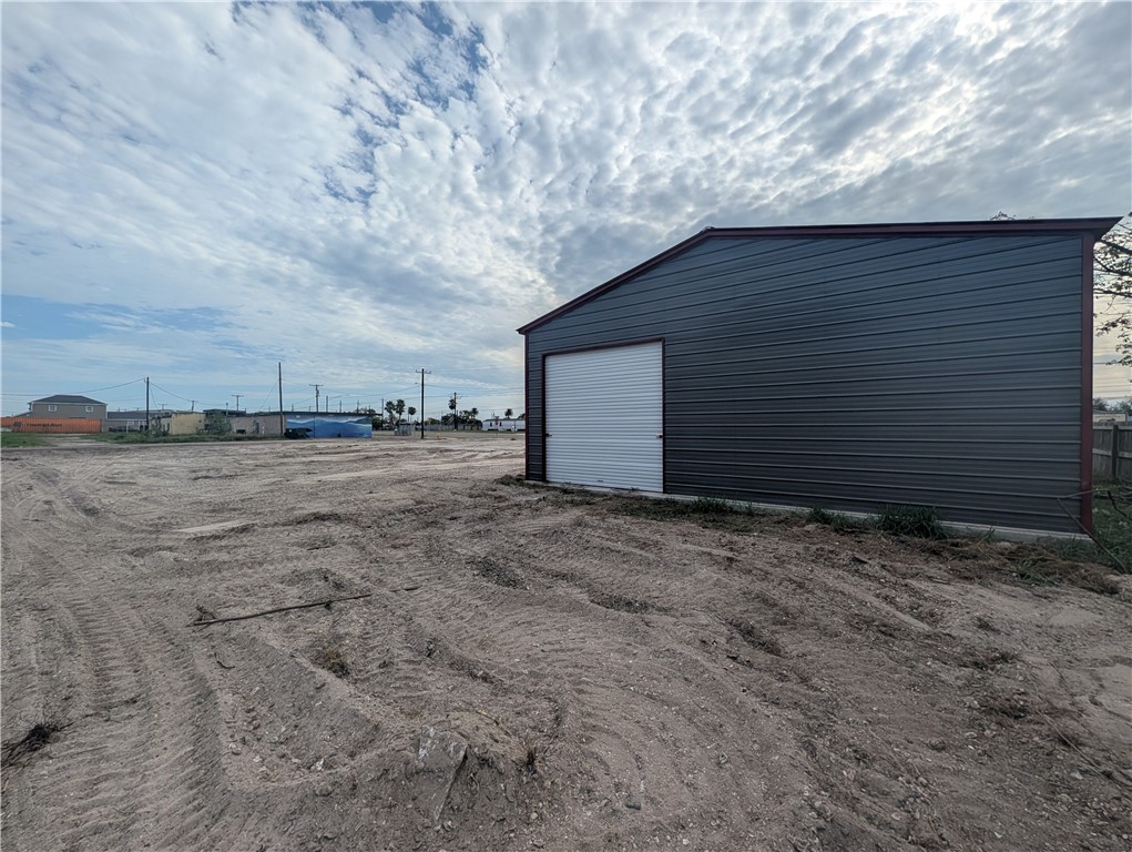410 Nas Dr Property Photo 4
