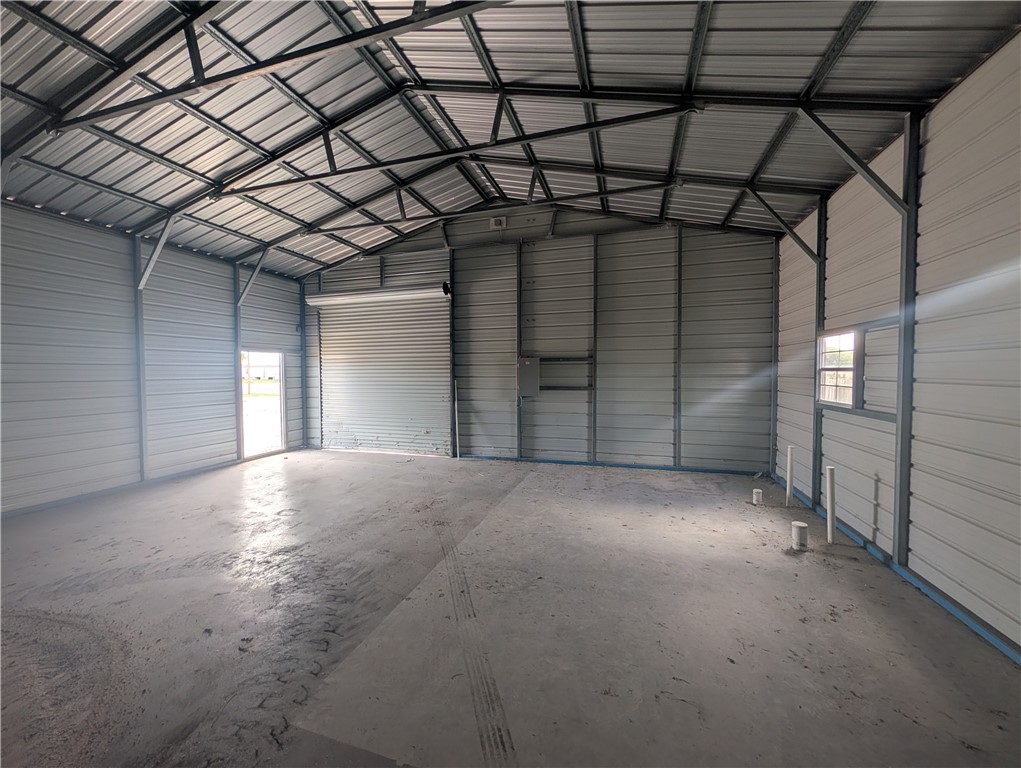 410 Nas Dr Property Photo 5