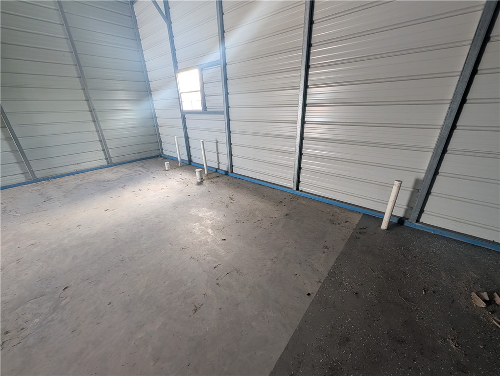 410 Nas Dr Property Photo 8