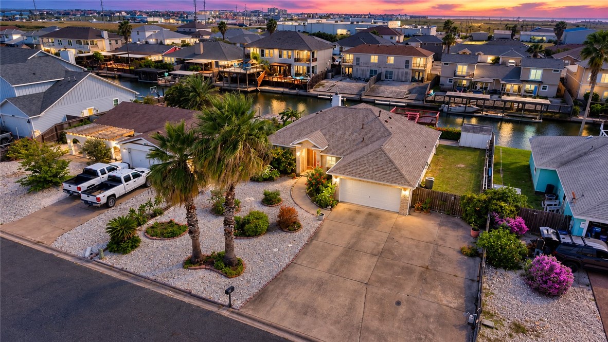 15426 Cuttysark St Property Photo 4