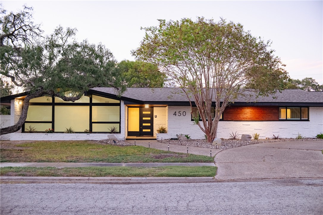 450 Bermuda Pl Property Photo 1