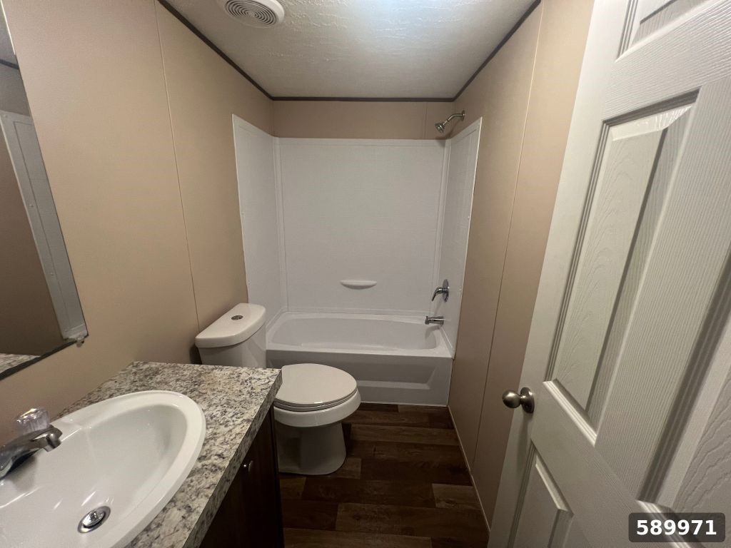 105 E Newman St Property Photo 12