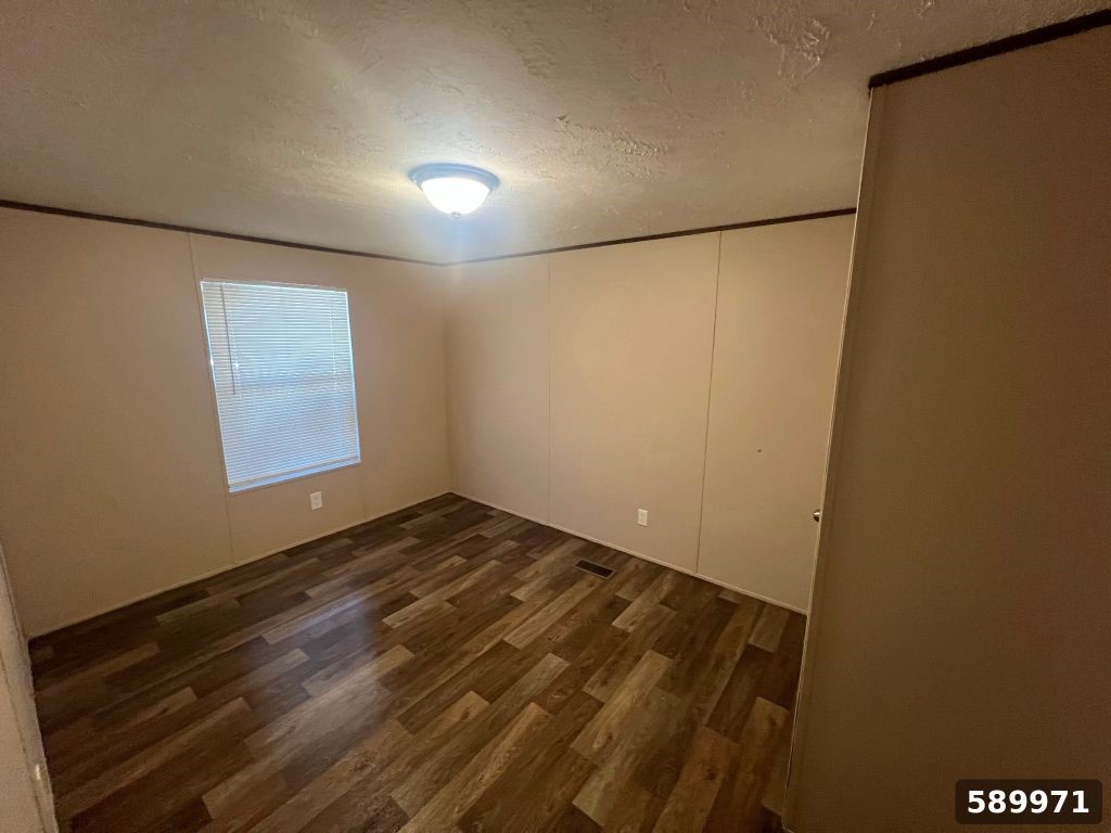 105 E Newman St Property Photo 15