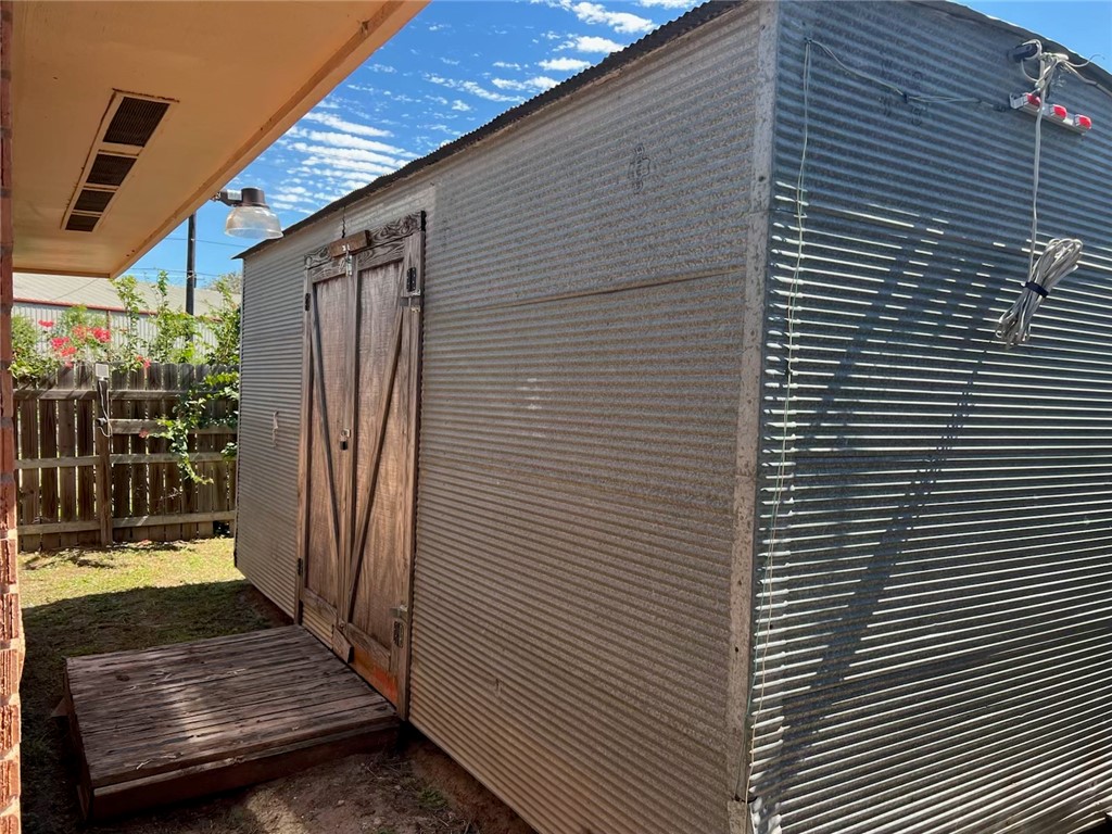 1110 S Johnson St Property Photo 23